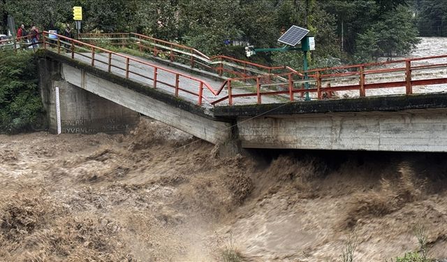 Sağanağın ardından Karadeniz'de sel ve heyelan yaşandı
