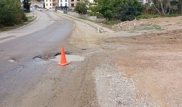 Sinop’ta yola akan su tehlike oluşturuyor