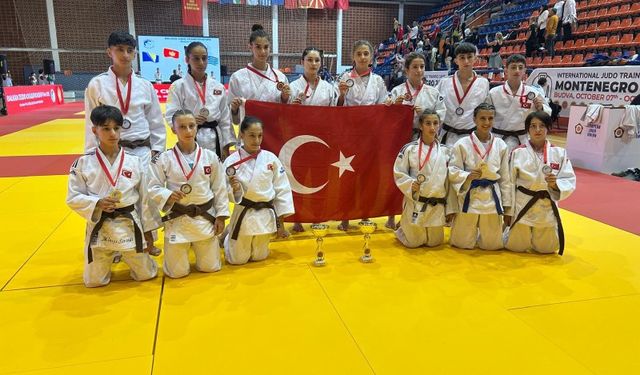 Ay-yıldızlı bayrak Balkanlar’da dalgalandı!
