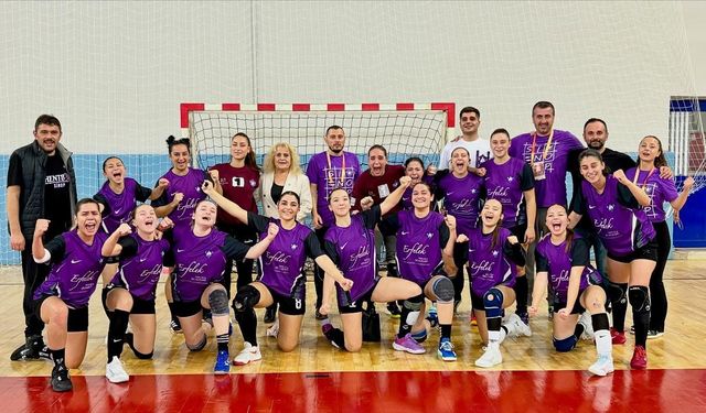Sinopspor Kadın Hentbol Takımından galibiyet pozu