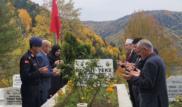 Sinoplu şehit Necati Teke mezarı başında anıldı