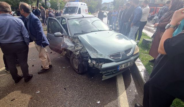 İki otomobilin çarpıştığı kazada 3 kişi yaralandı