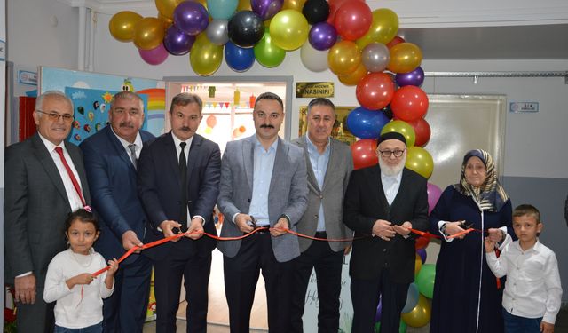 Vefat eden eşi adına ana sınıfını yeniledi.