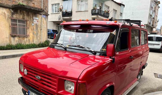 Aracını ‘Çiçek Abbas’ minibüsüne benzetti