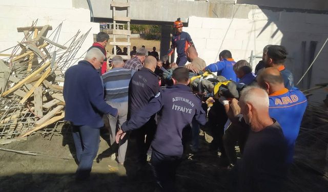 Cami kubbesi çöktü: 5 yaralı