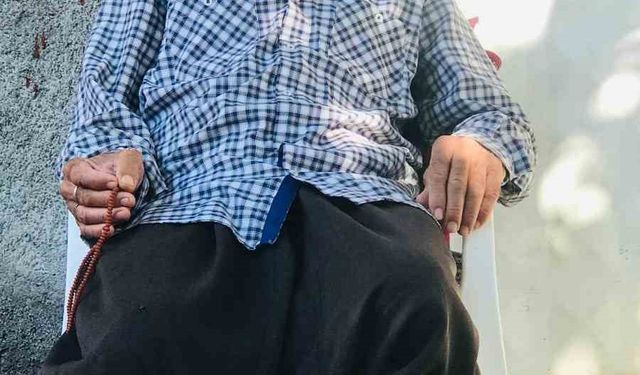 Cesedi bahçede çamurun içinde bulundu