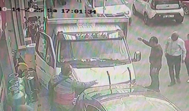 Direksiyon başında nöbet geçirdi: Kaza anı kamerada