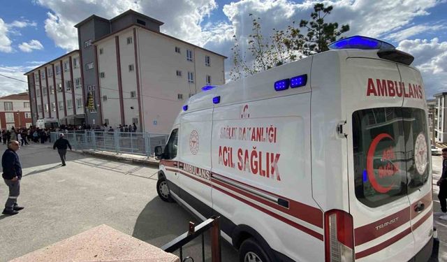 Dönerden zehirlenen 30 öğrenci hastaneye kaldırıldı