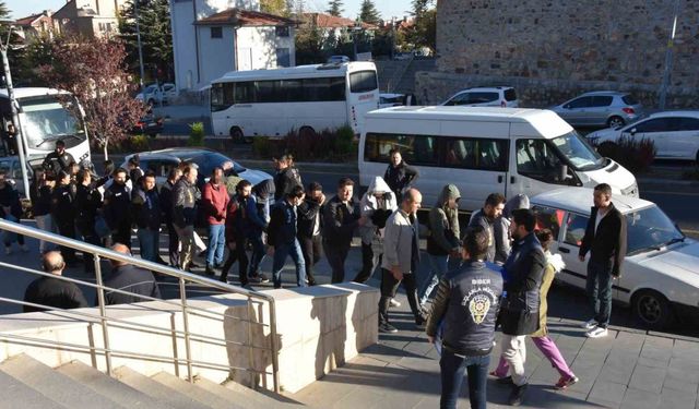 Öğretmen olacaktı, çete lideri oldu