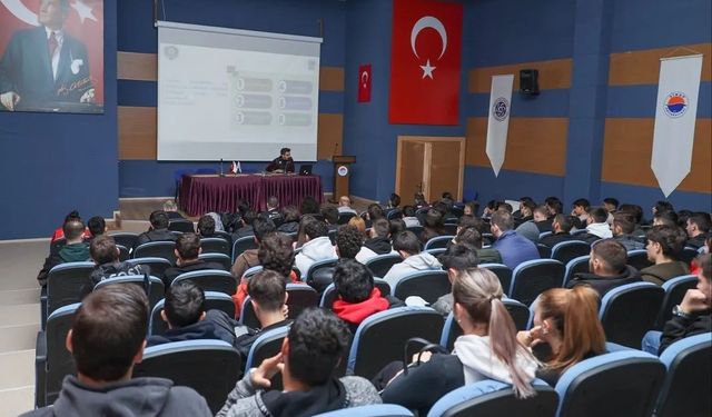 Sinop'ta gençlere yönelik Güvenli Gelecek seminerleri düzenlendi