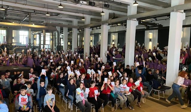 Yazar Behiç Ak, Sinop'ta minik okurlarıyla buluştu