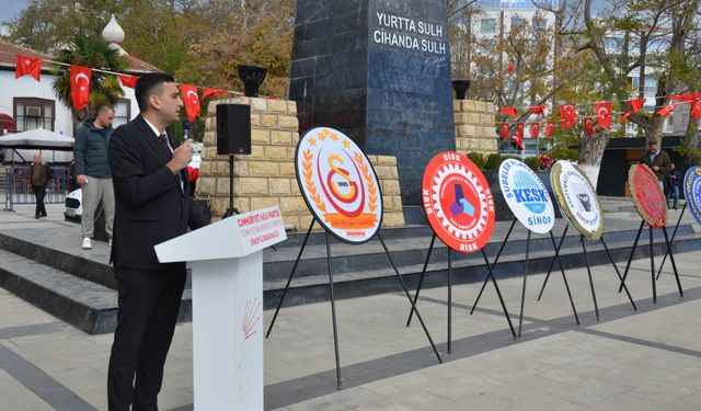 CHP Sinop'tan 29 Ekim çelenk sunma töreni