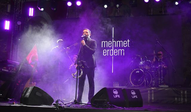 Sinop Cumhuriyet Bayramı'nda Mehmet Erdem'le coştu