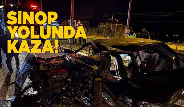 Aydınlatma direğine çarpan otomobil hurdaya döndü
