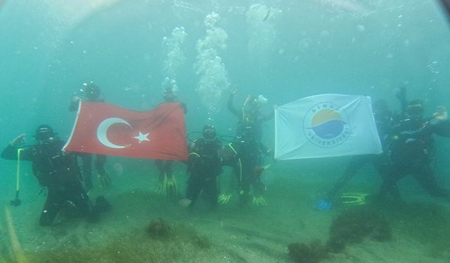 Sinop'ta Cumhuriyet coşkusu deniz altına taşındı