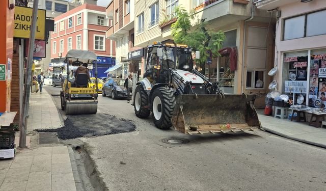 Kurtuluş Caddesi'nde çukurlar kapatıldı