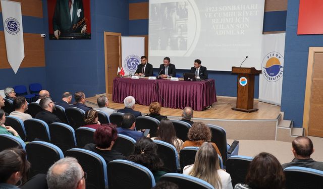 Cumhuriyet’in doğuşu, düzenlenen panelde ele alındı