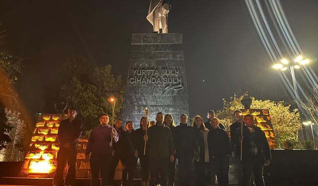 CHP Sinop’tan Atatürk Anıtı’nda sessiz nöbet