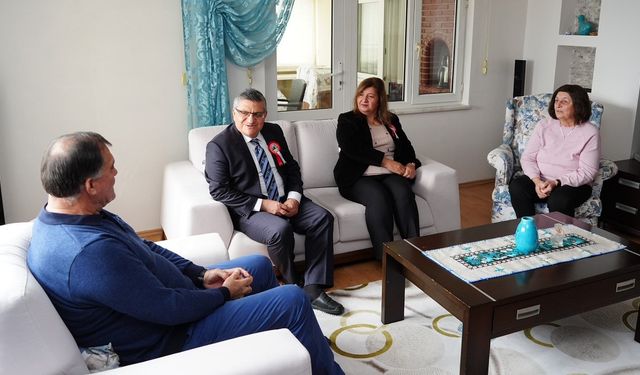Vali Özarslan emekli öğretmenleri ziyaret etti