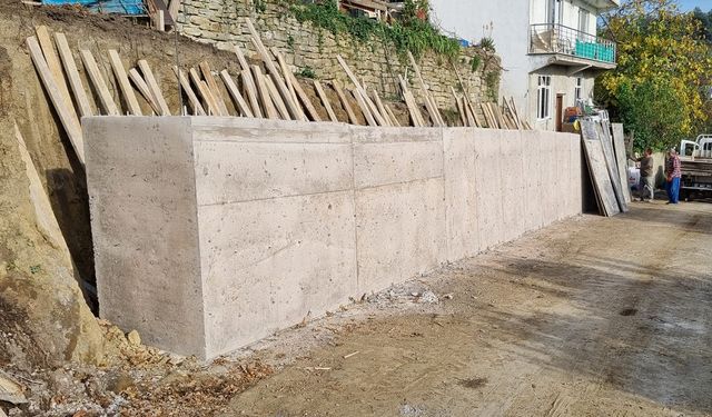 İstinat duvarıyla heyelan riski ortadan kaldırıldı