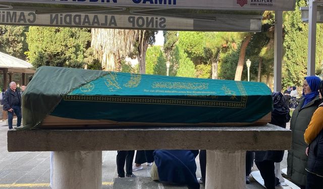 Çöp kamyonunun çarptığı kadın toprağa verildi