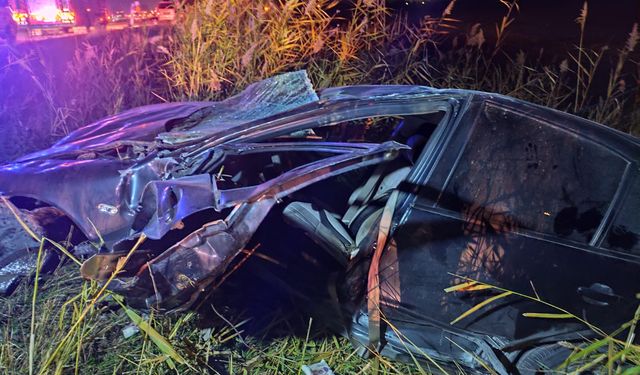 Devrilen otomobilin sürücüsü yaralandı