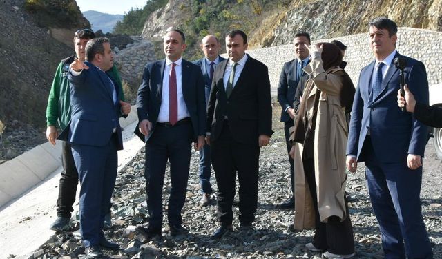 İlçede yol yapım çalışmaları sürüyor