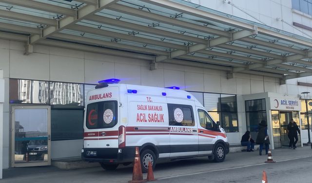 Kamyonun çarptığı otomobilin sürücüsü yaralandı