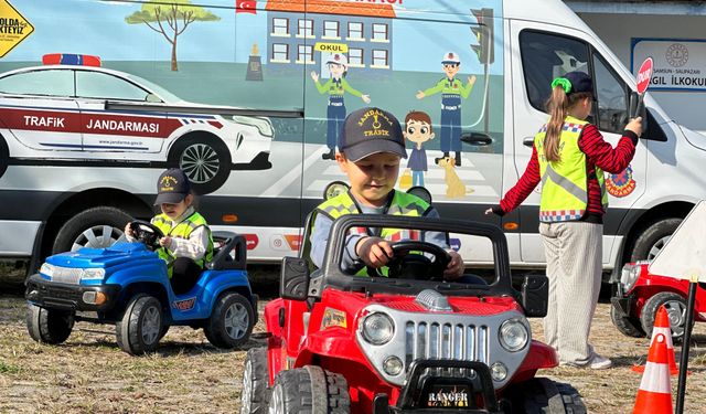 Miniklere uygulamalı trafik eğitimi verildi