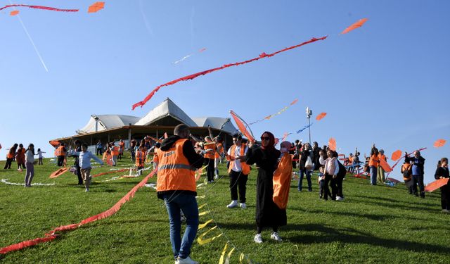 Samsun'da Turuncu Uçurtma Şenliği düzenledi