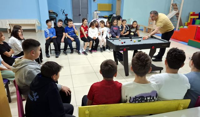 Sinop'ta öğrencilere bilardo eğitimi verildi