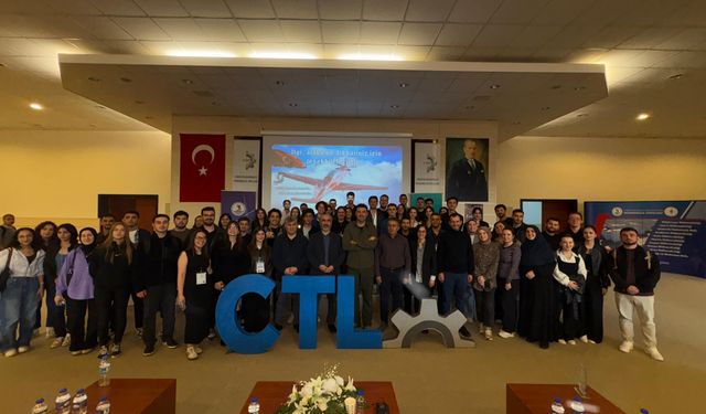 TUSAŞ baş test pilotu Murat Özpala, öğrencilerle buluştu