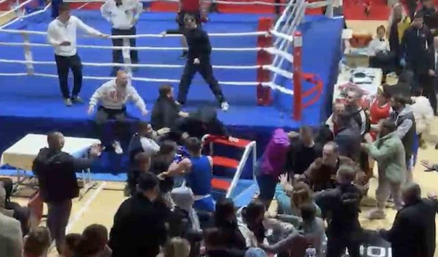 Boks turnuvasında kavga ring dışına taştı