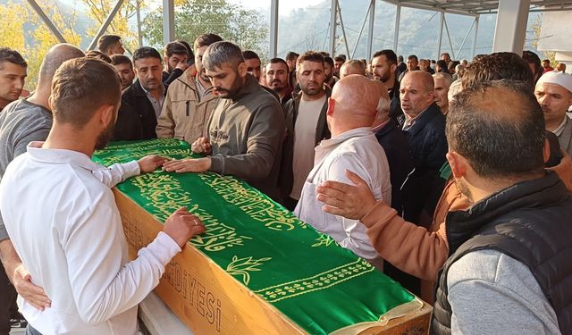 Göçük altında kalan operatör toprağa verildi