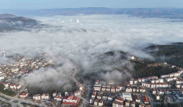 İlçe halkı güne sis perdesiyle uyandı