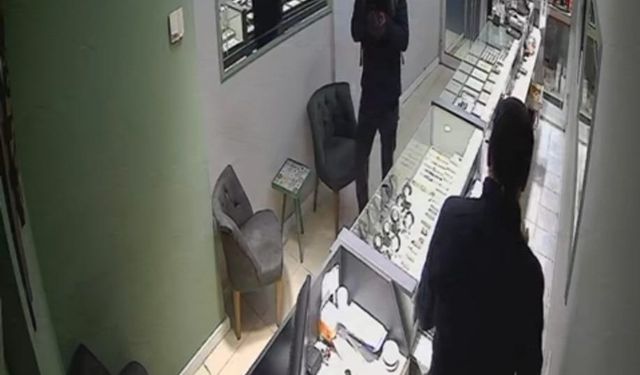 Kuyumcu soygunu kamerada