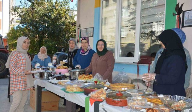 Ordu’da hayır çarşısı ile Filistin’e destek
