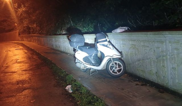 Kaygan yolda düşen kurye yaralandı