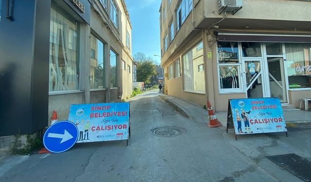 Sinop'un işlek caddesi trafiğe kapatıldı