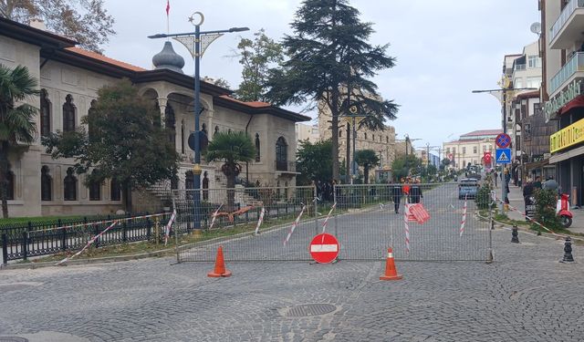 Sinop’un işlek caddesi trafiğe kapalı