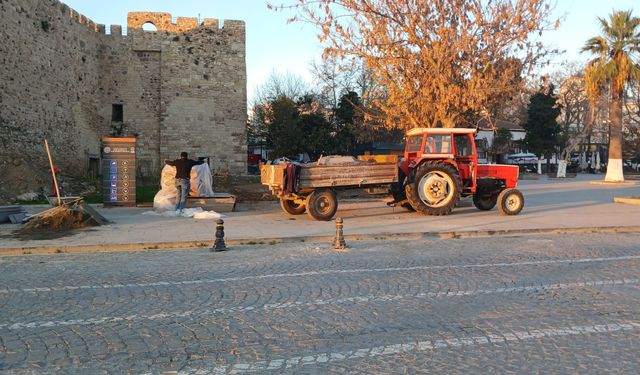 Sinop’ta elektrik hattı çalışması sonrası kaldırım onarımı