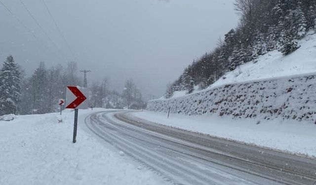 Çangal Dağı'nda kar kalınlığı 30 santimetreye ulaştı