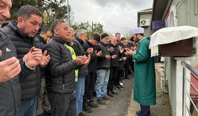 Bıçaklı kavgada ölen genç defnedildi