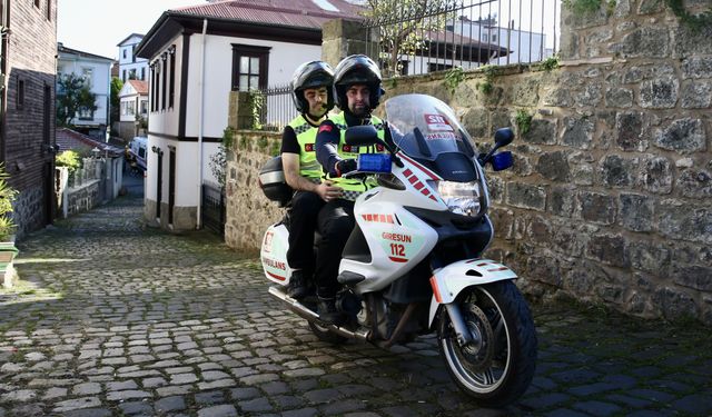 Motosiklet ambulans ekipleri vakalara hızlı müdahale ediyor