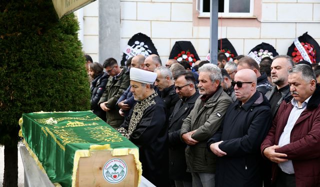 Trafik kazasında ölen dayı-yeğen defnedildi