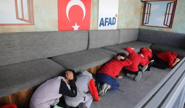 Deprem anı canlandırıldı