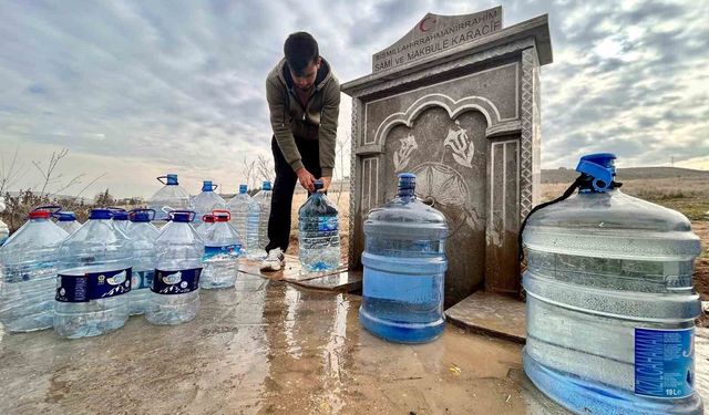 Su kesintisinden etkilenenler ihtiyaçlarını çeşmeden gideriyor