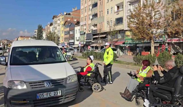 Sürücüleri engelli vatandaşlar için durdurdular