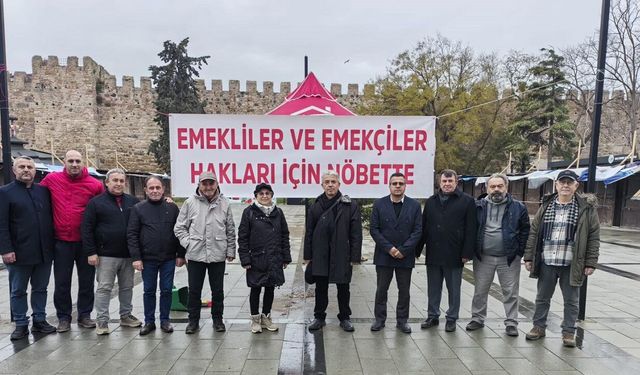 Sinop’ta emekliler maaşlara tepki için çadır nöbetinde