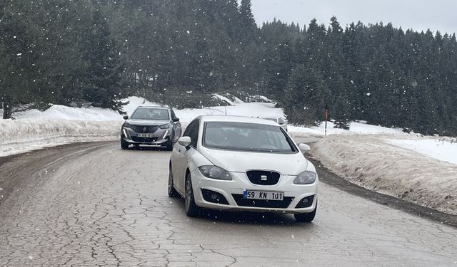 Bolu'nun yüksek kesimlerinde kar yağışı etkili oldu